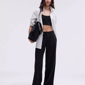 Black Women's Lululemon Scuba Sweatpants NWT Medium